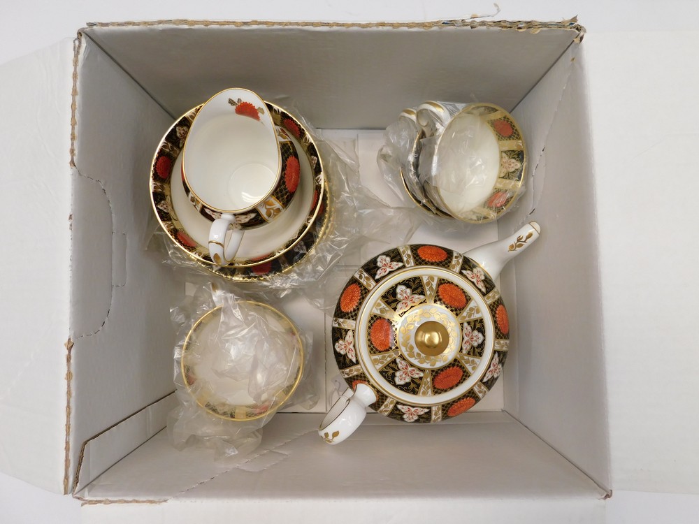 An Abbeydale part-tea service: 6 cups and saucers, 2 side plates, teapot, milk and sugar. - Image 2 of 3