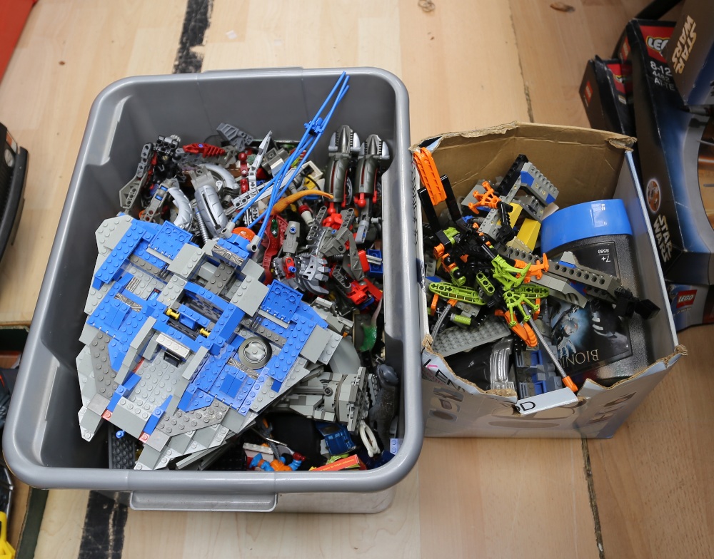 Lego: A large quantity of unboxed, unsorted Lego, within six boxes, to include Star Wars interest, - Bild 2 aus 3