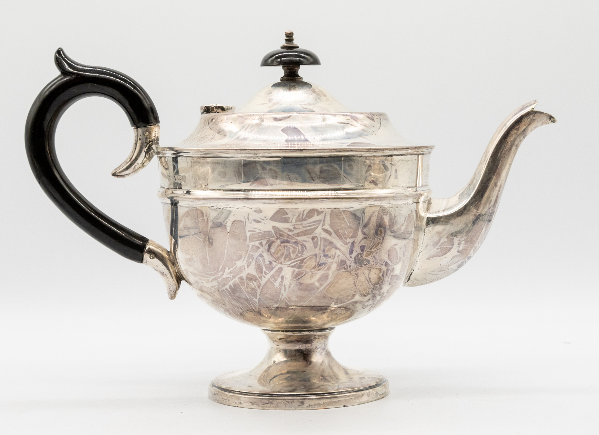 A matched George V silver three piece tea set consisting of tea pot, twin handled sugar bowl and - Image 4 of 4