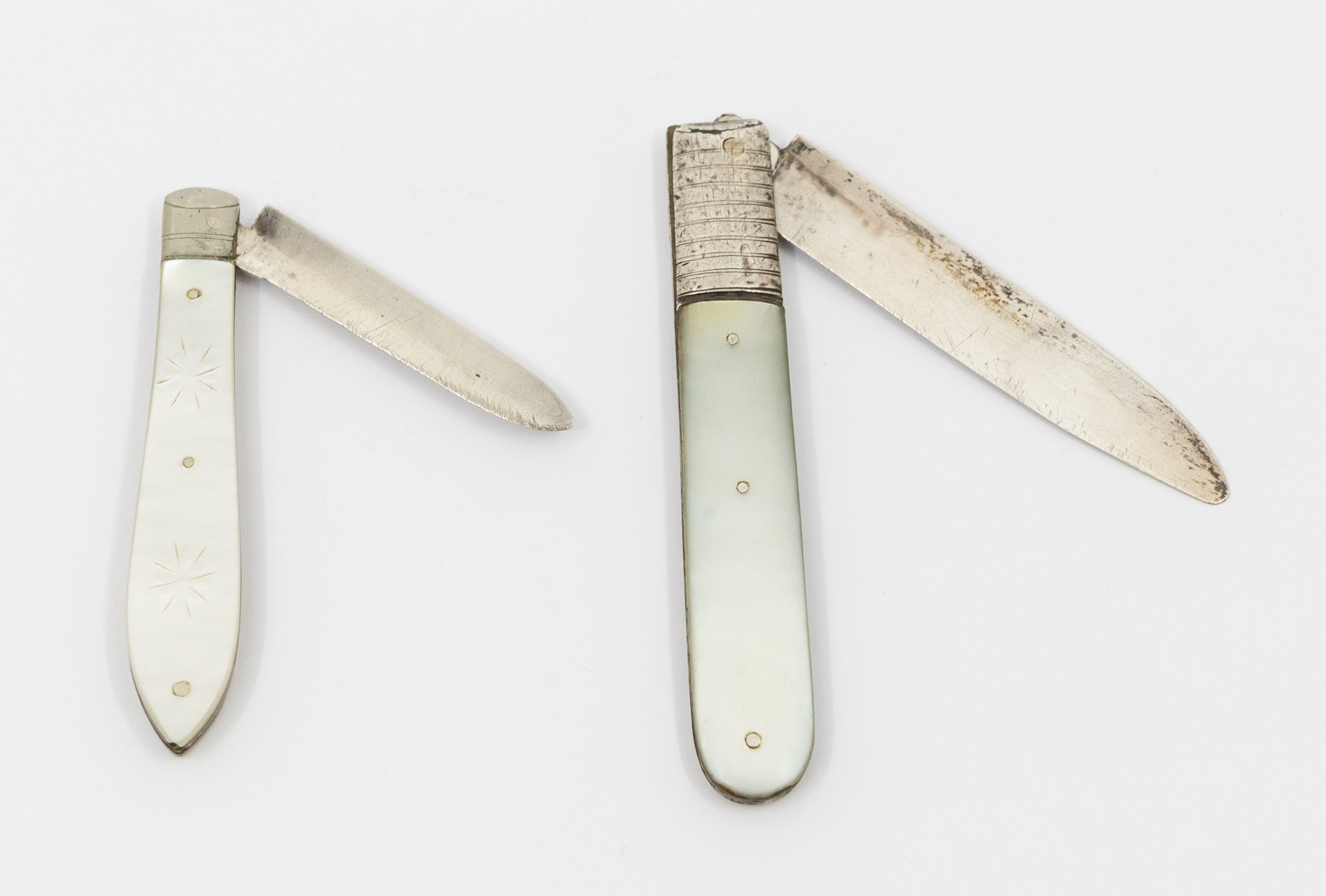 Two hallmarked silver bladed mother of pearl fruit knives, one Georgian, hallmarked by Joseph Law, - Image 5 of 5