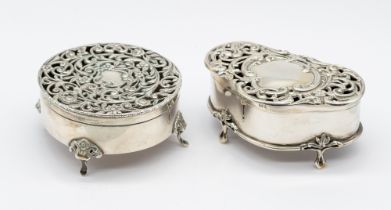 A George V silver circular ornate trinket box, hinged top with pierced foliage and floral design, on