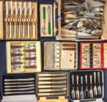 A collection of mixed silver plated cased and uncased flatwares including, spoons, forks, cake slice