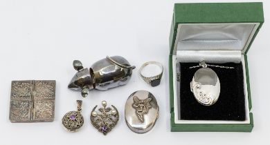 Collection of silver items to include a novelty mouse shaped vesta case, a square trinket box with