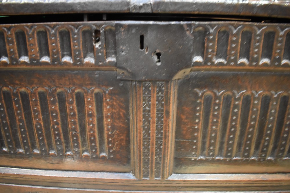 A mid 17th English solid oak coffer, originating from the West Midlands area, comprising of three - Image 5 of 8