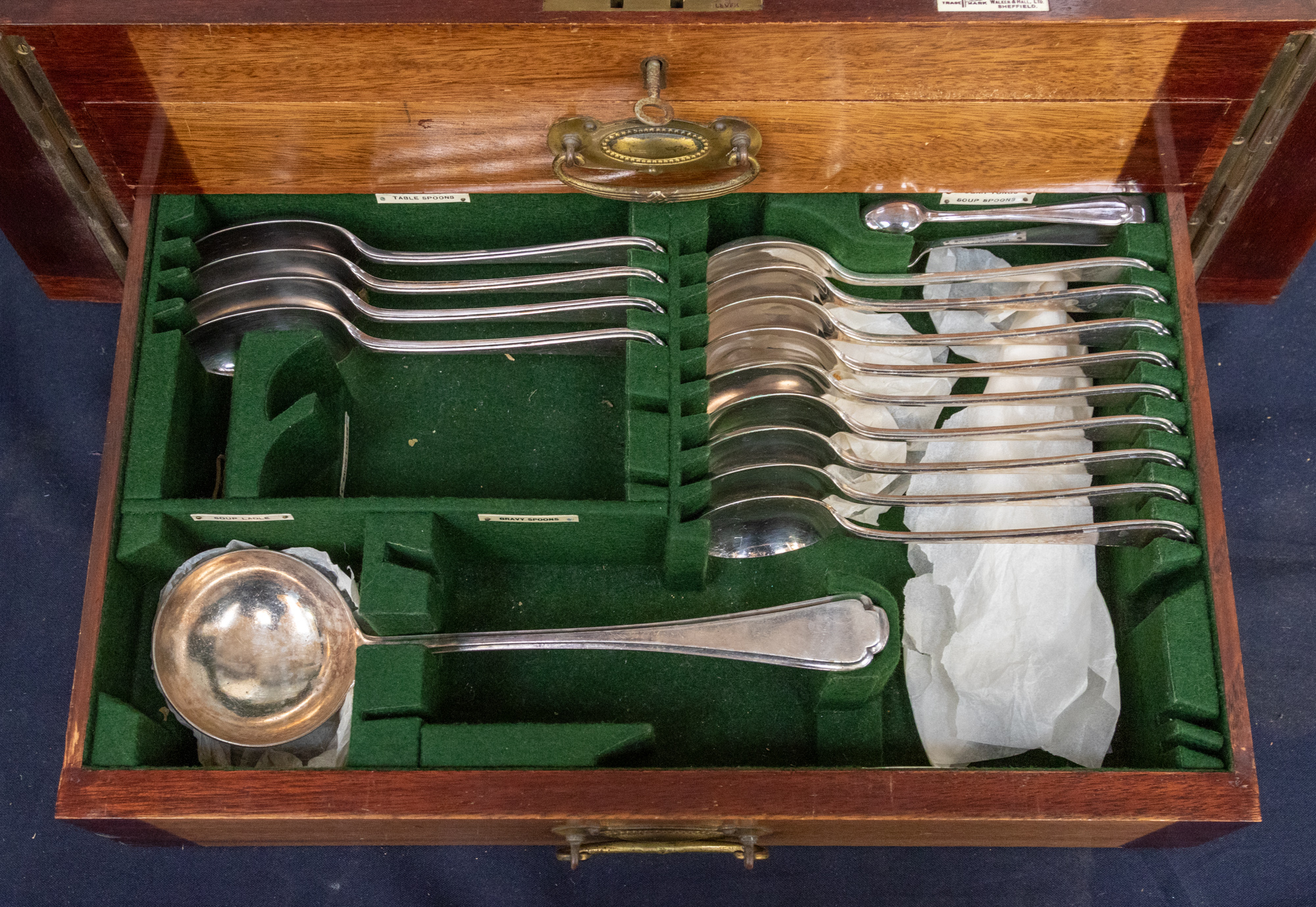 A 20th century part Walker & Hall silver plated nine place canteen of cutlery including; various - Image 2 of 6