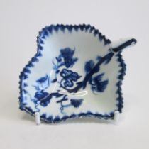 A Lowestoft leaf shaped pickle dish, hand painted with grapes on vine pattern. Circa 1765 Diameter