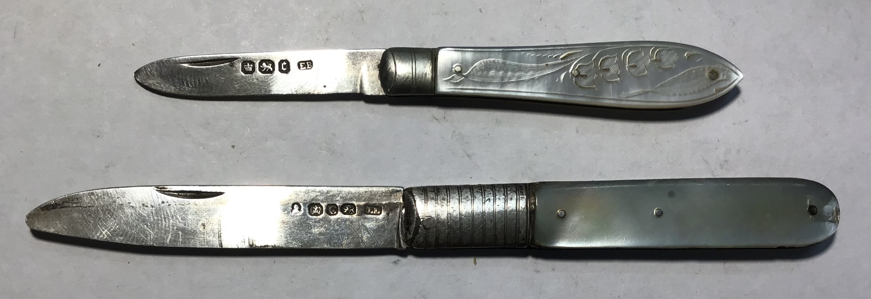 Two hallmarked silver bladed mother of pearl fruit knives, one Georgian, hallmarked by Joseph Law, - Image 2 of 5