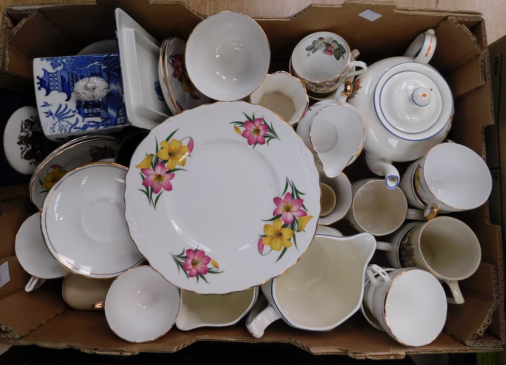 A mixed collection of ceramics to include; small quantity of Royal Albert 'Old Country Roses', - Image 5 of 5