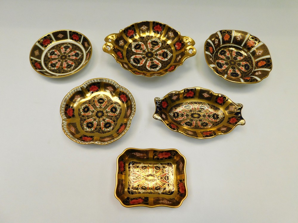 Royal Crown Derby 1128 imari dishes and pin dishes, six in all, 1st quality.