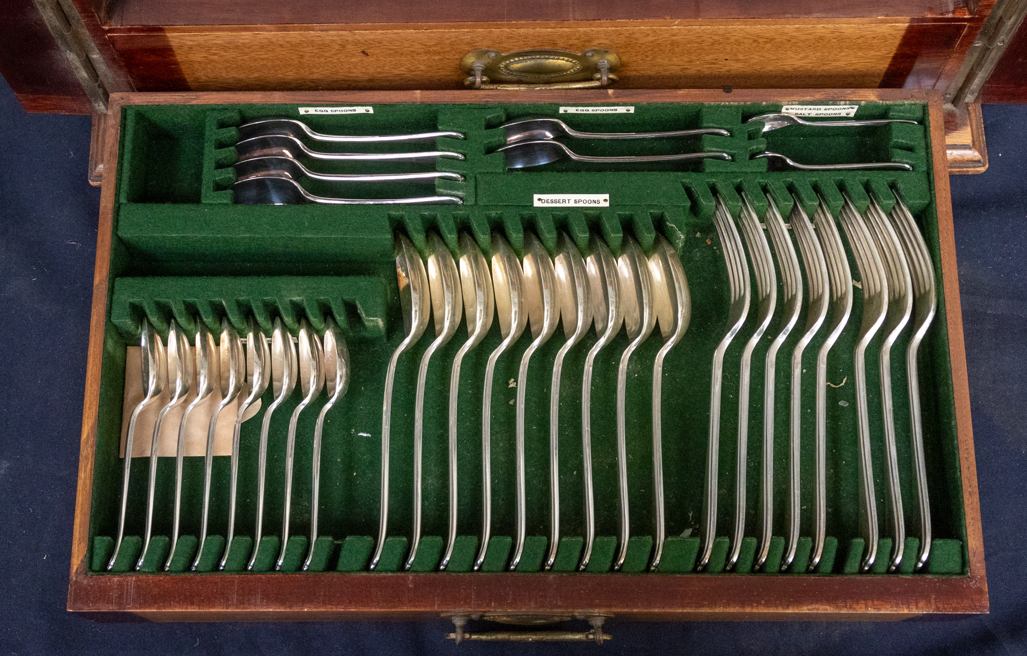 A 20th century part Walker & Hall silver plated nine place canteen of cutlery including; various - Image 3 of 6