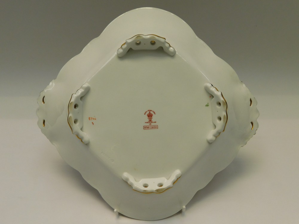 Royal Crown Derby early 20th Century lozenge shaped dish, 1128 imari, 1st qualit. - Image 3 of 3