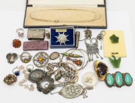 A collection of vintage costume jewellery to include paste set brooches, a silver and rutile
