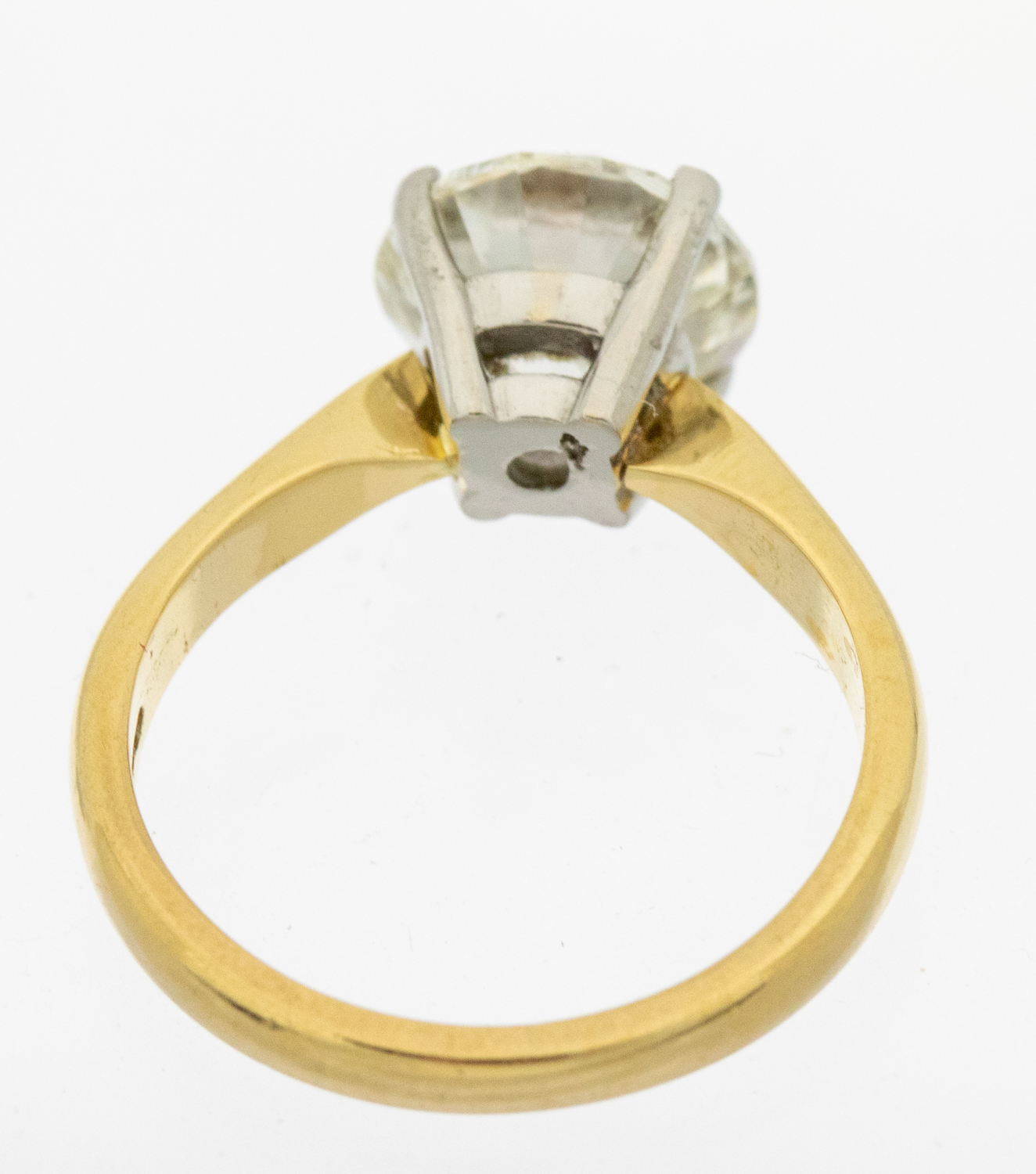 A diamond and 18ct gold solitaire ring, comprising a claw set round brilliant cut diamond weighing - Bild 3 aus 5