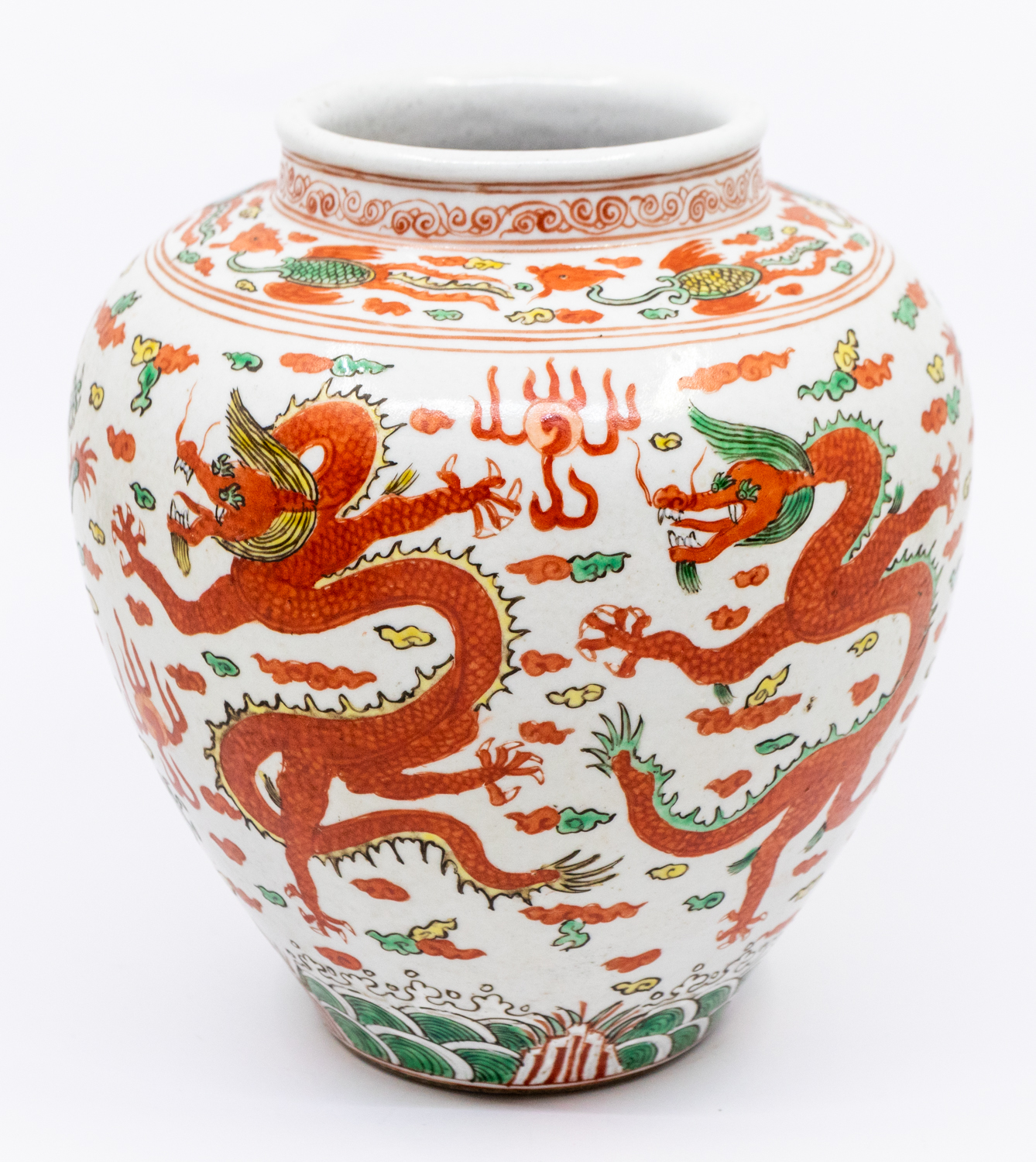 A Chinese ginger jar, enamelled with alternating green and red four claw dragons, six character - Image 3 of 5