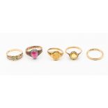 A collection of 9ct gold gold rings to include an emerald and diamond scrolled ring, size O1/2, a