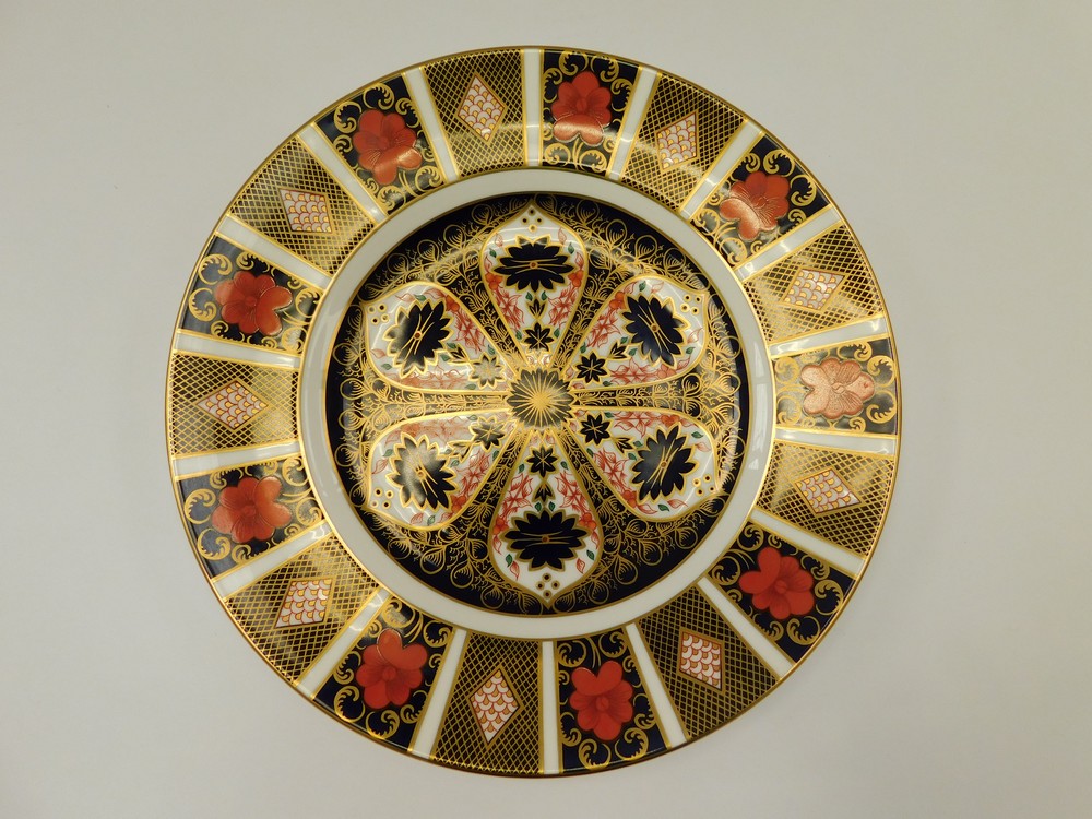 A single Royal Crown Derby 2nd quality Imari patterned dinner plate. - Image 2 of 3