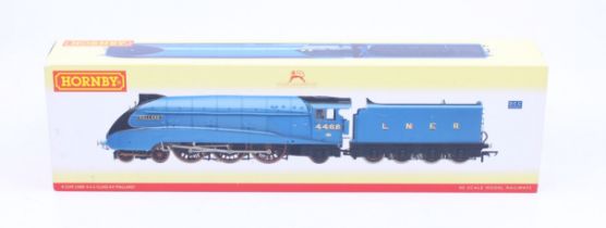 Hornby: A boxed Hornby, OO Gauge, LNER 4-6-2 Class A4 Locomotive and Tender 'Mallard', Reference