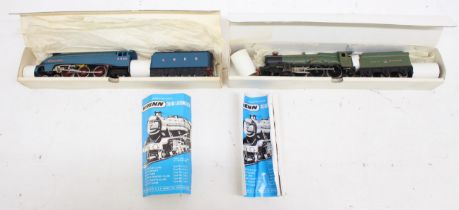 Wrenn: A pair of Wrenn locomotives, in Wrenn boxes (but without lids), comprising: Sir Nigel Gresley