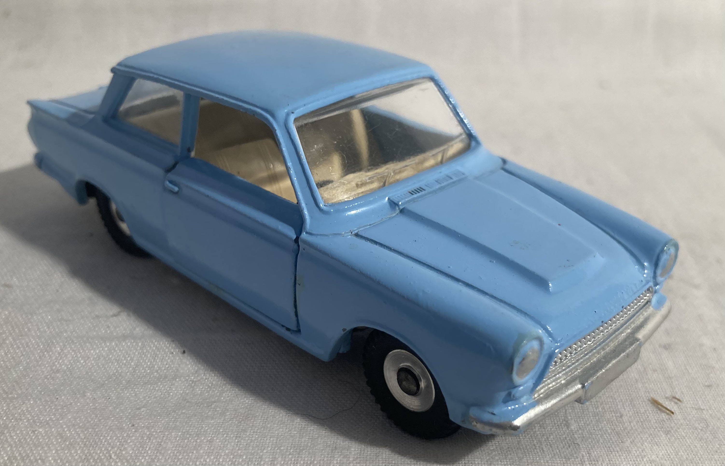 Dinky: A boxed Dinky Toys, Ford Consul Corsair 130, together with another boxed Dinky Toys Ford - Image 4 of 7