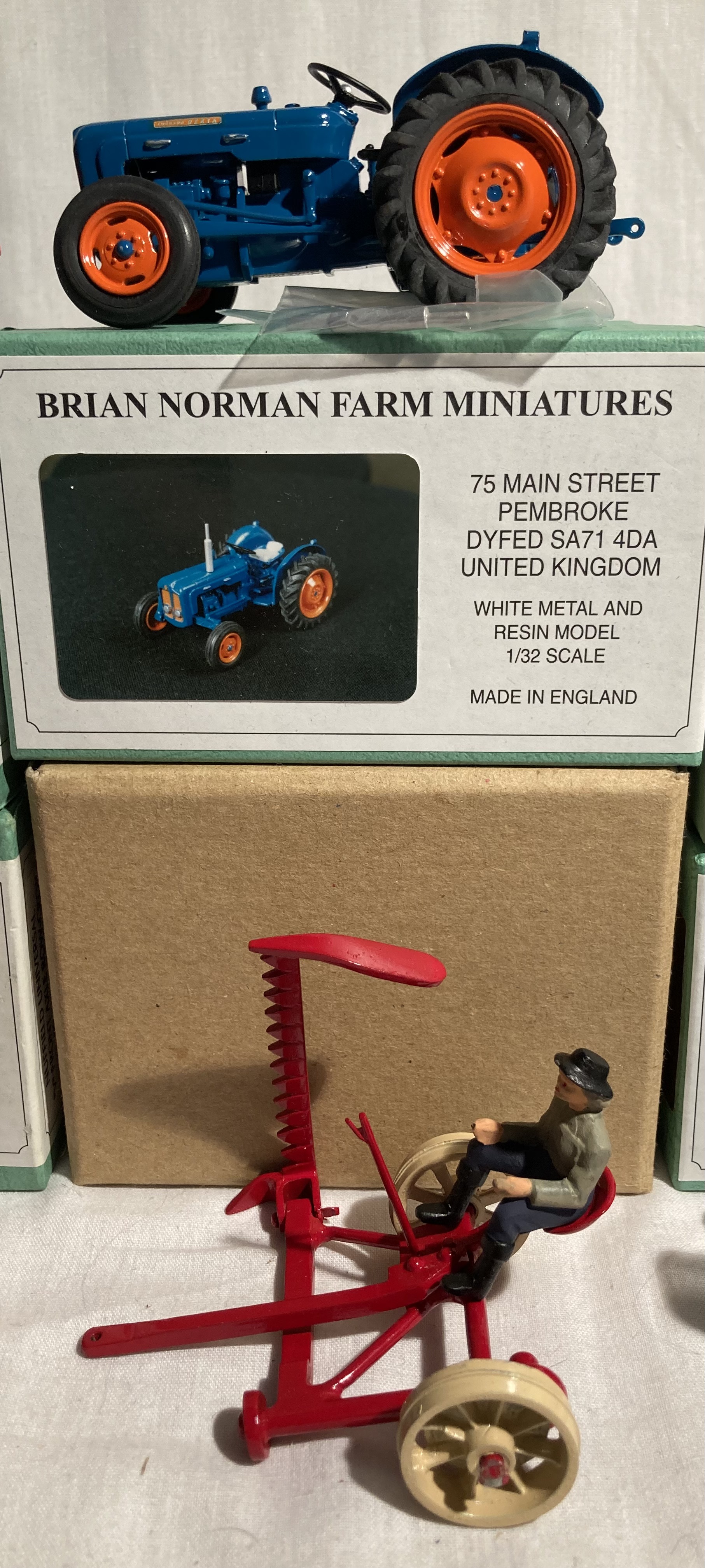 Tractors: A collection of eight boxed white metal and resin 1/32 scale model tractors made by - Image 3 of 5
