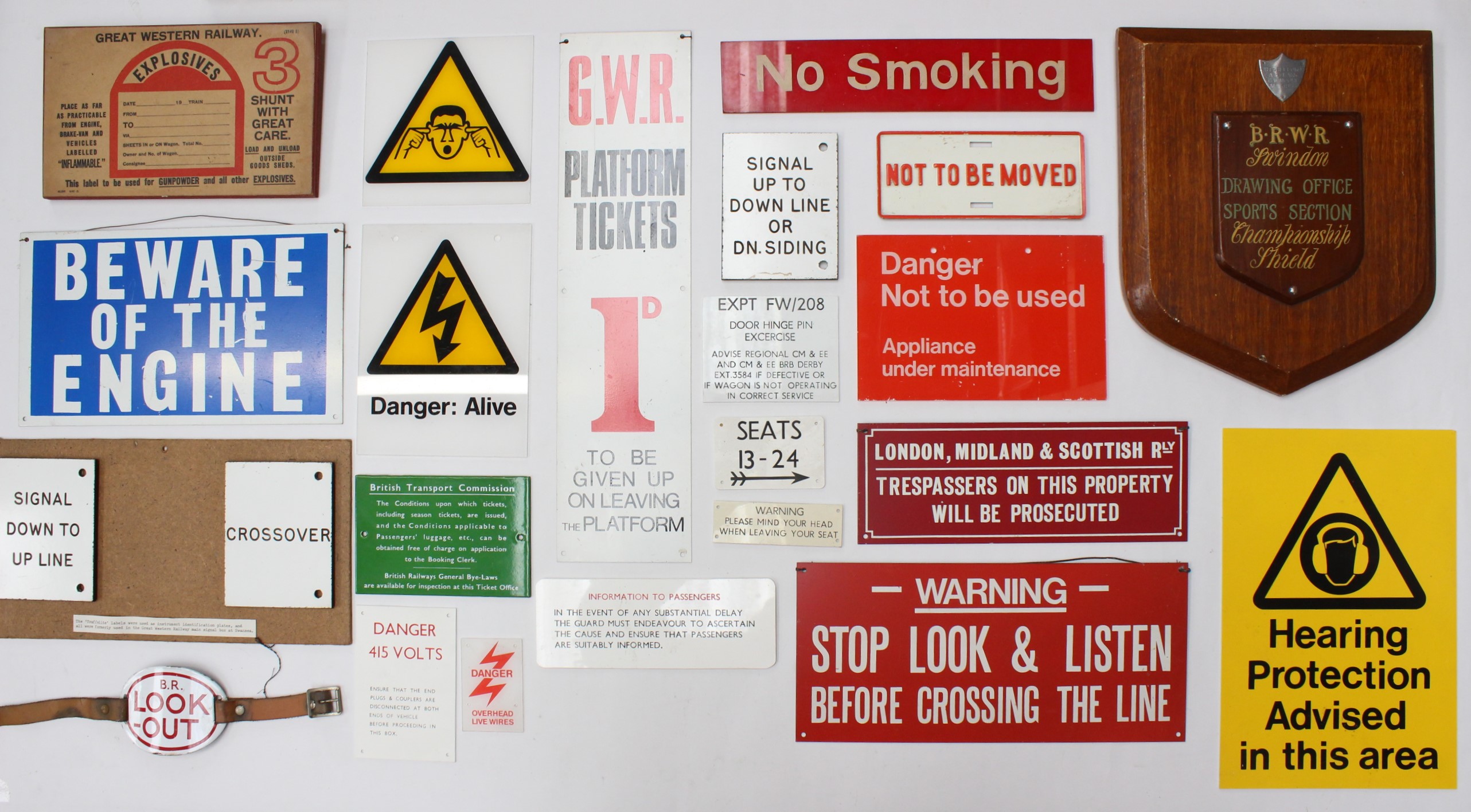 Railwayana: A collection of assorted vintage and modern railway signs to include: BR (S) British