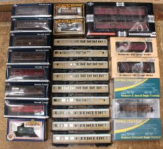 OO Gauge: A collection of assorted boxed and unboxed OO Gauge coaches and rolling stock to