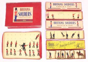 Britains: A collection of four boxed Britains Soldiers part sets, to comprise: French Army: L'