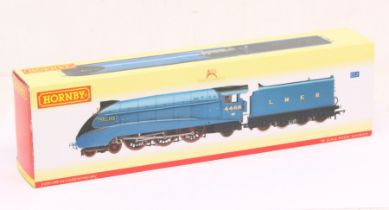 Hornby: A boxed Hornby, OO Gauge, LNER 4-6-2 Class A4 'Mallard' 4468, locomotive and tender,