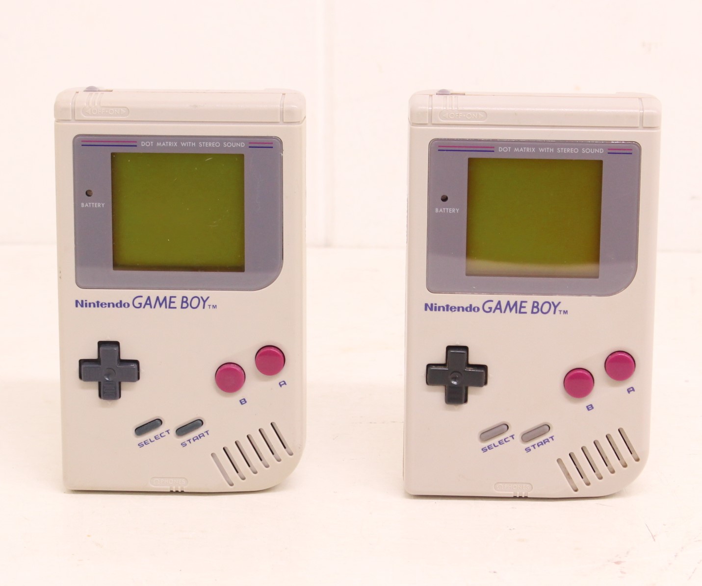 Game Boy: A pair of original Nintendo, Game Boy handheld consoles, Reference DMG-001. Together - Image 2 of 4