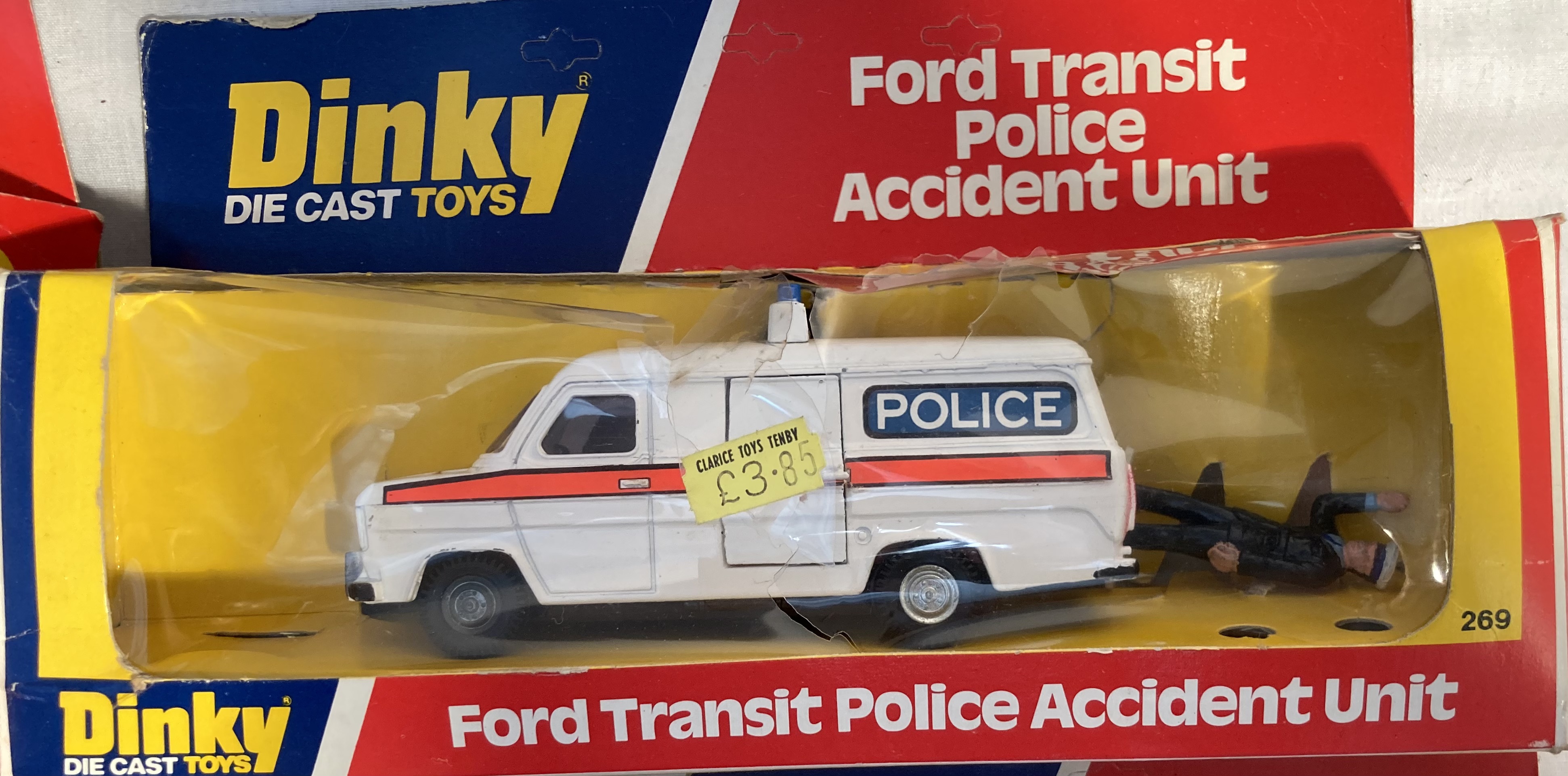 Dinky: A collection of assorted Dinky Toys to include: Command Squad Set, ERF Fire Tender, Ford - Image 3 of 8