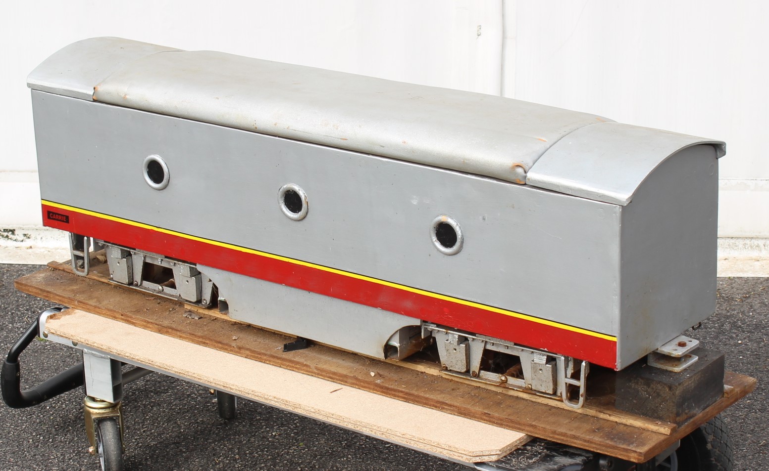 Santa Fe: A 5 inch gauge, electric, Santa Fe Locomotive 'Hank 228C', length approx. 140cm or 55"; - Image 7 of 26