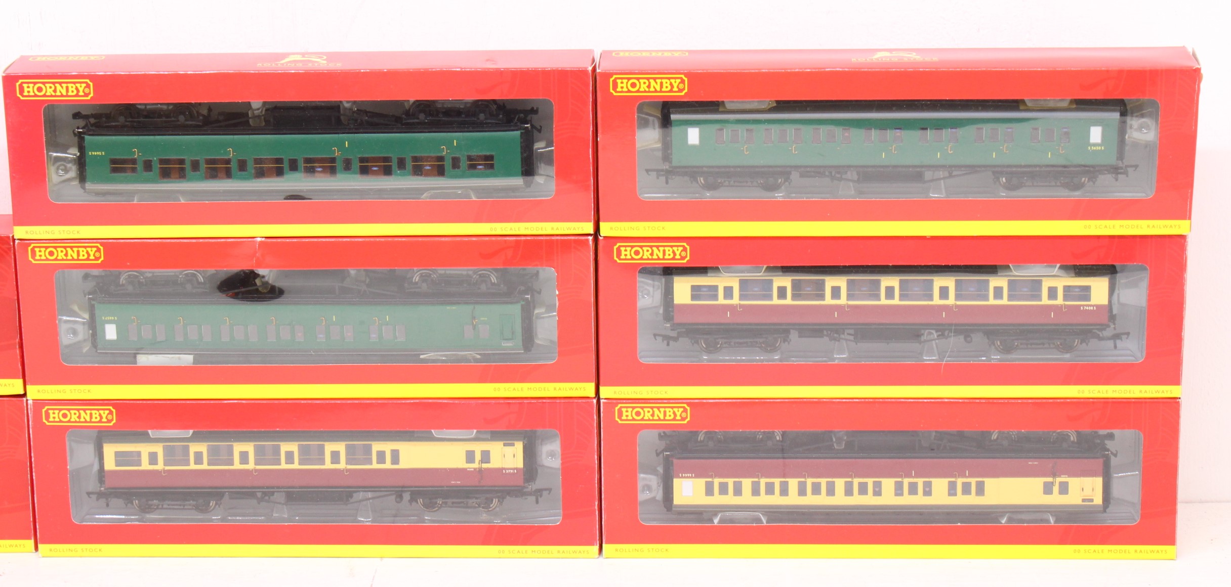 Hornby: A collection of eleven boxed Hornby, OO Gauge coaches to comprise: R4303C, R4304C, R4304E, - Image 3 of 3