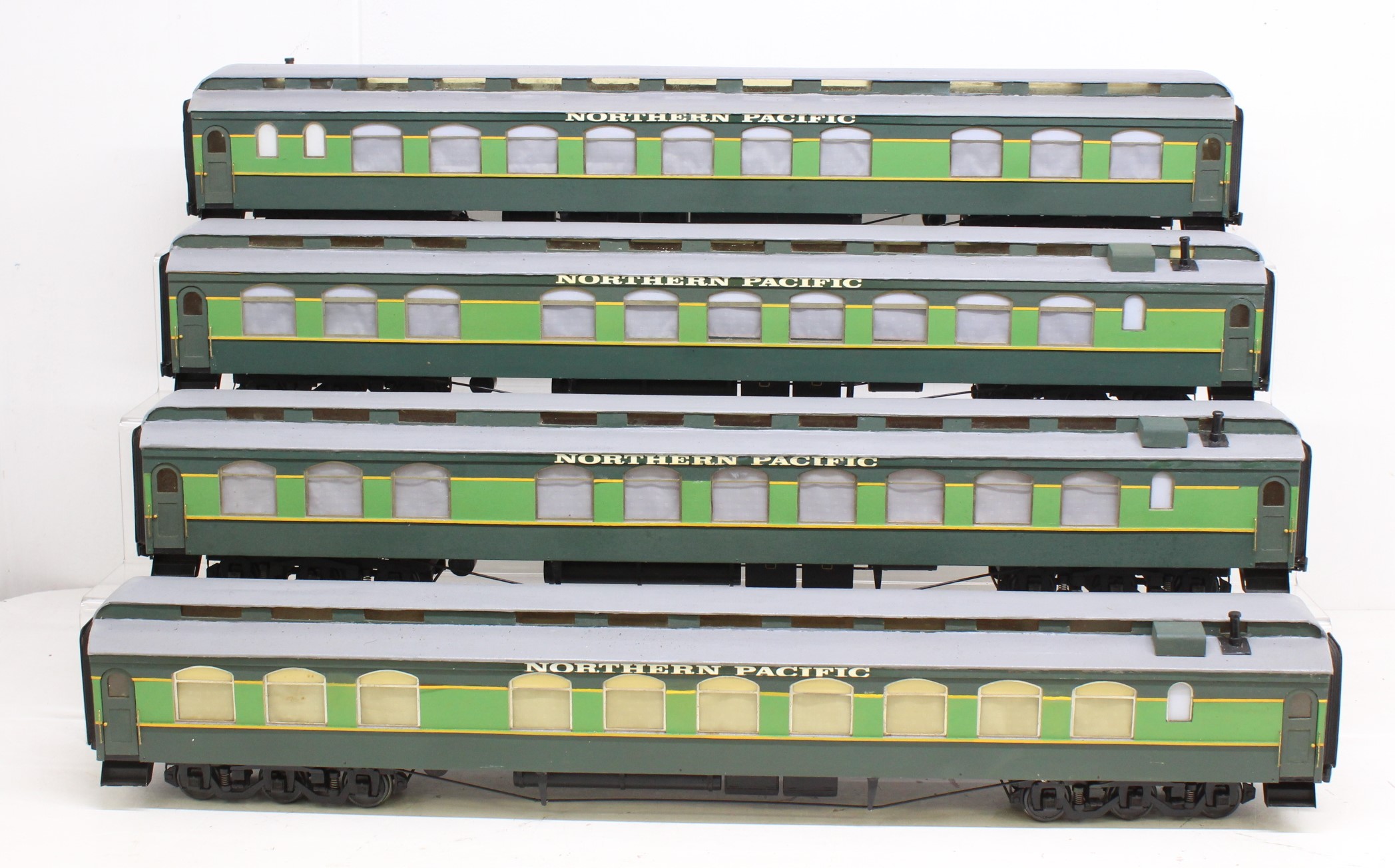 Northern Pacific: A collection of four Northern Pacific Gauge 1 coaches, kit built. Generally in