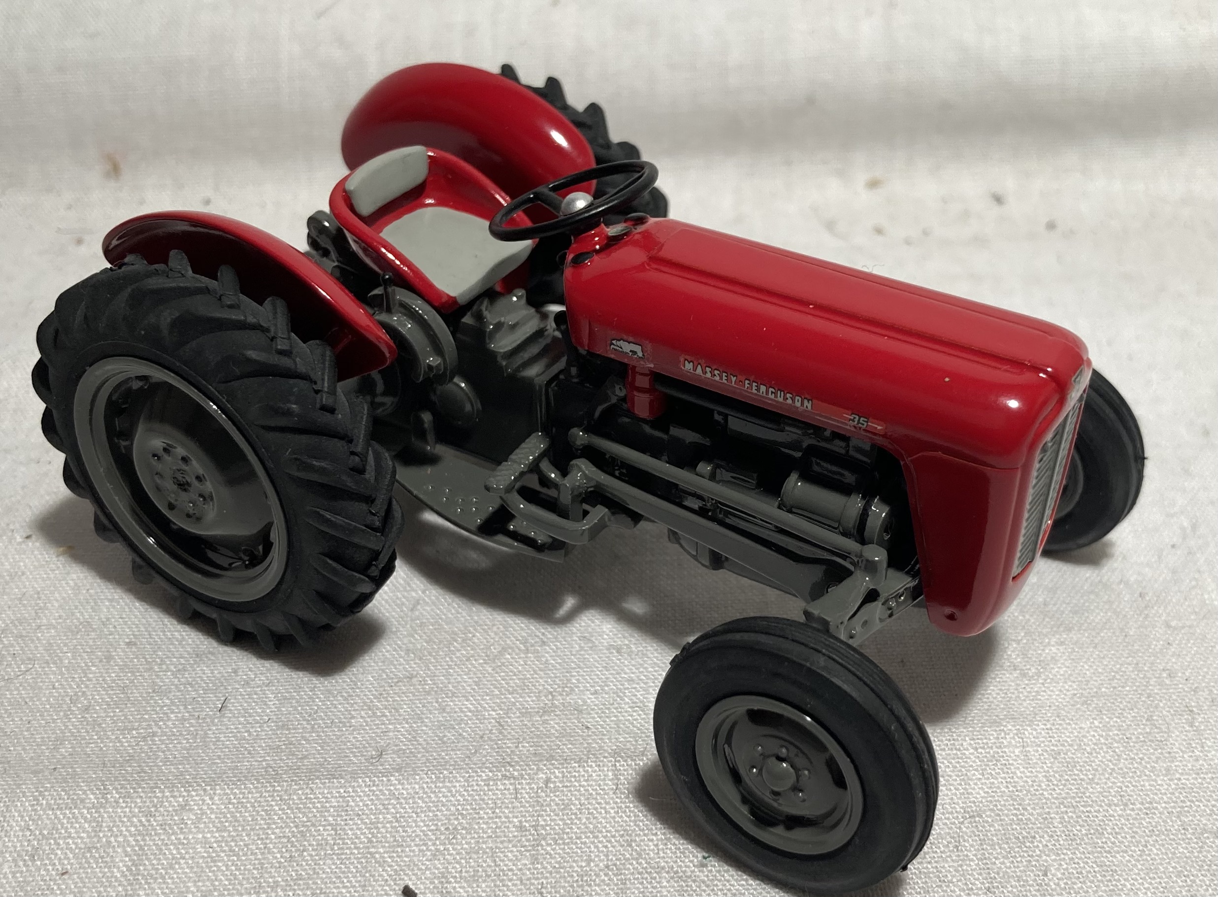 Tractors: A collection of three boxed model tractors, to comprise: Nuffield 4/85 and Fordson - Image 6 of 7