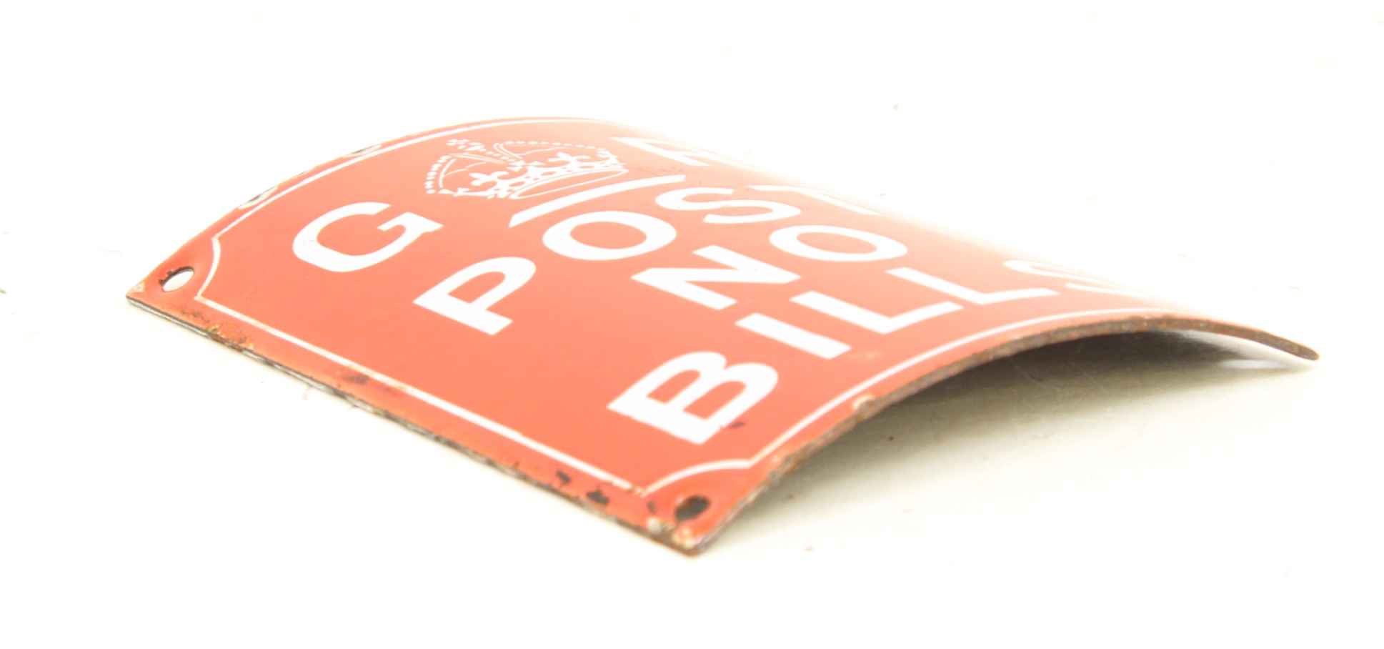 Railwayana: An early 20th century, 'GR Post No Bills' curved enamel sign, possibly removed from a - Image 3 of 3