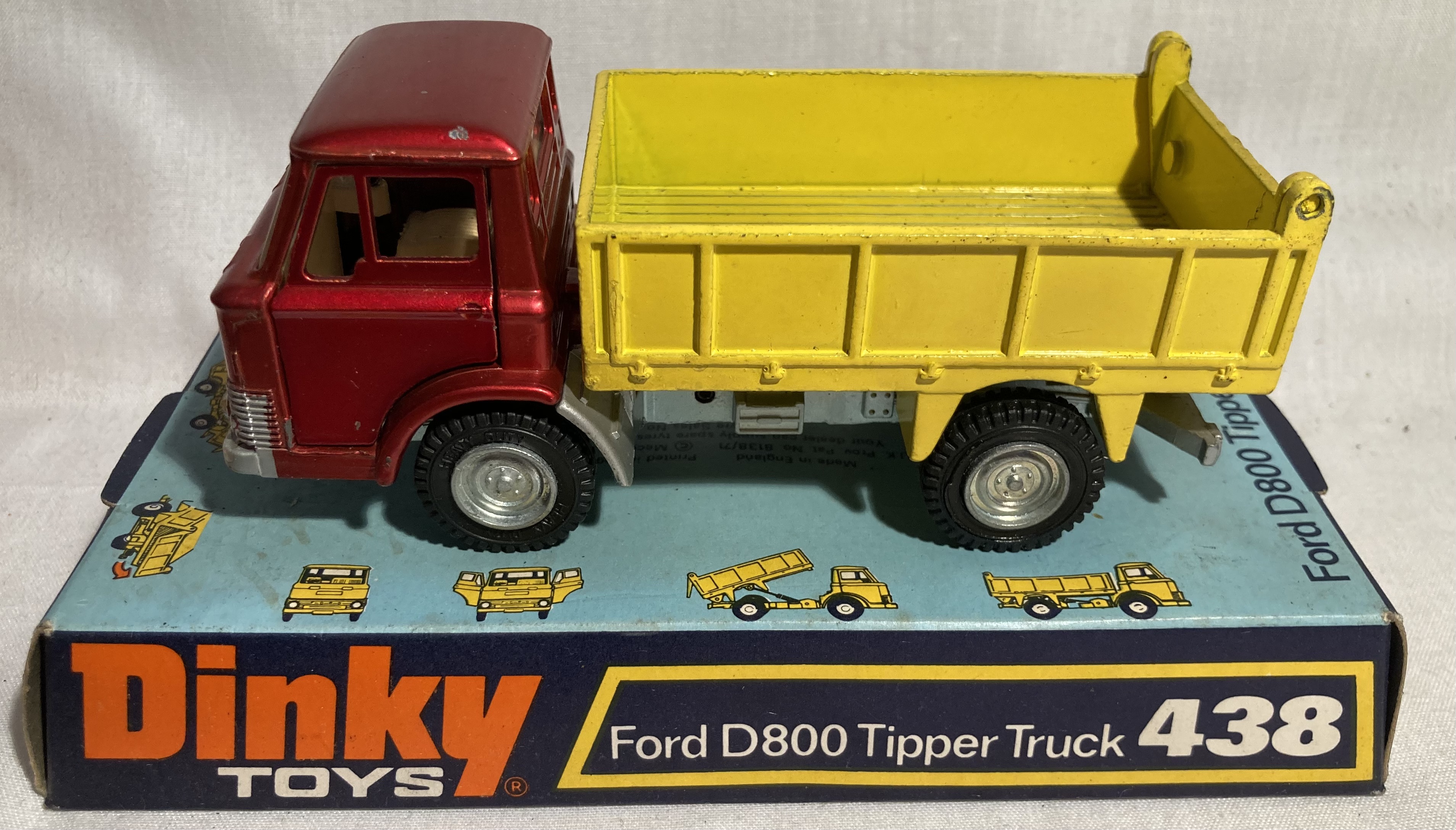 Dinky: A collection of six boxed and bubbled Dinky Toys vehicles to include: Ford D800 Tipper - Image 5 of 6