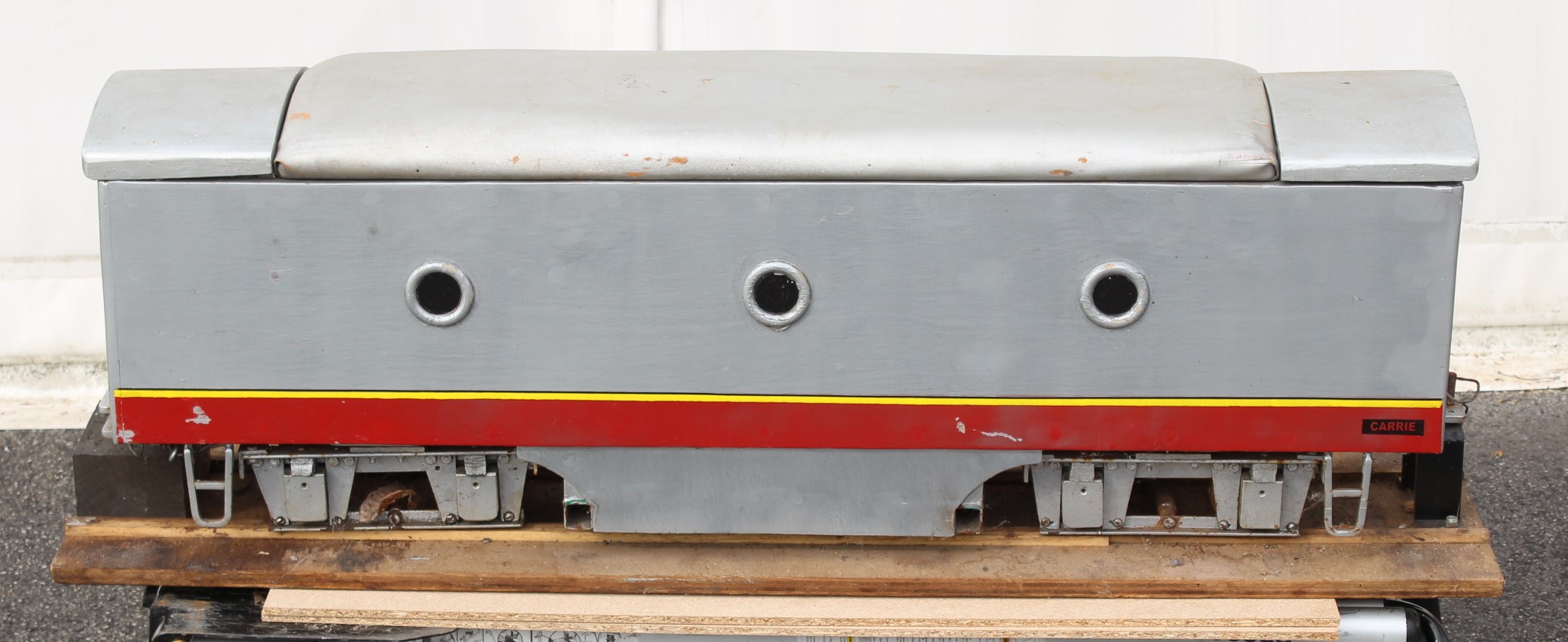 Santa Fe: A 5 inch gauge, electric, Santa Fe Locomotive 'Hank 228C', length approx. 140cm or 55"; - Image 8 of 26