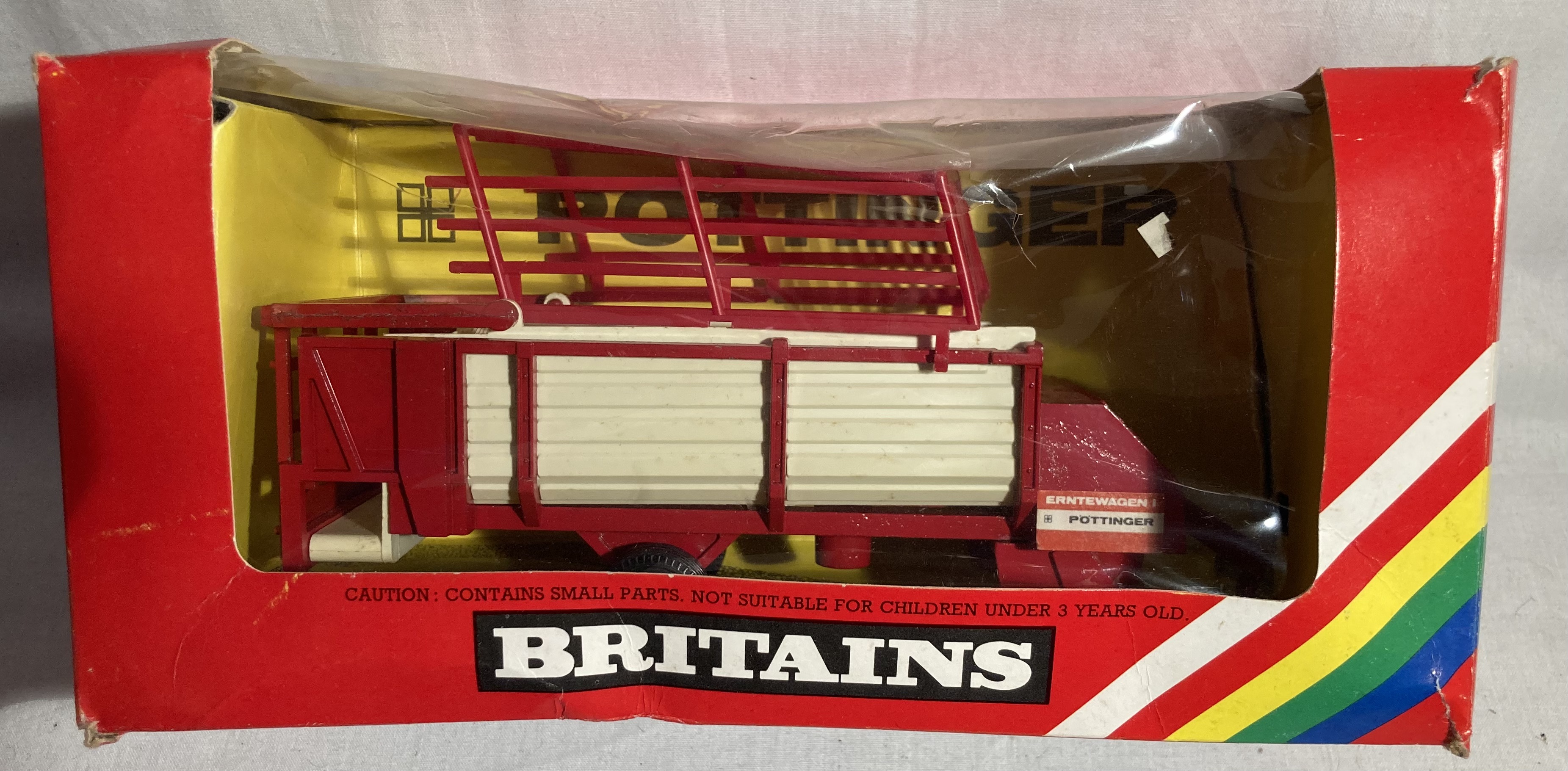 Britains: A collection of three boxed Britains Farm vehicles to include: Animal Transporter 9580, - Image 3 of 5