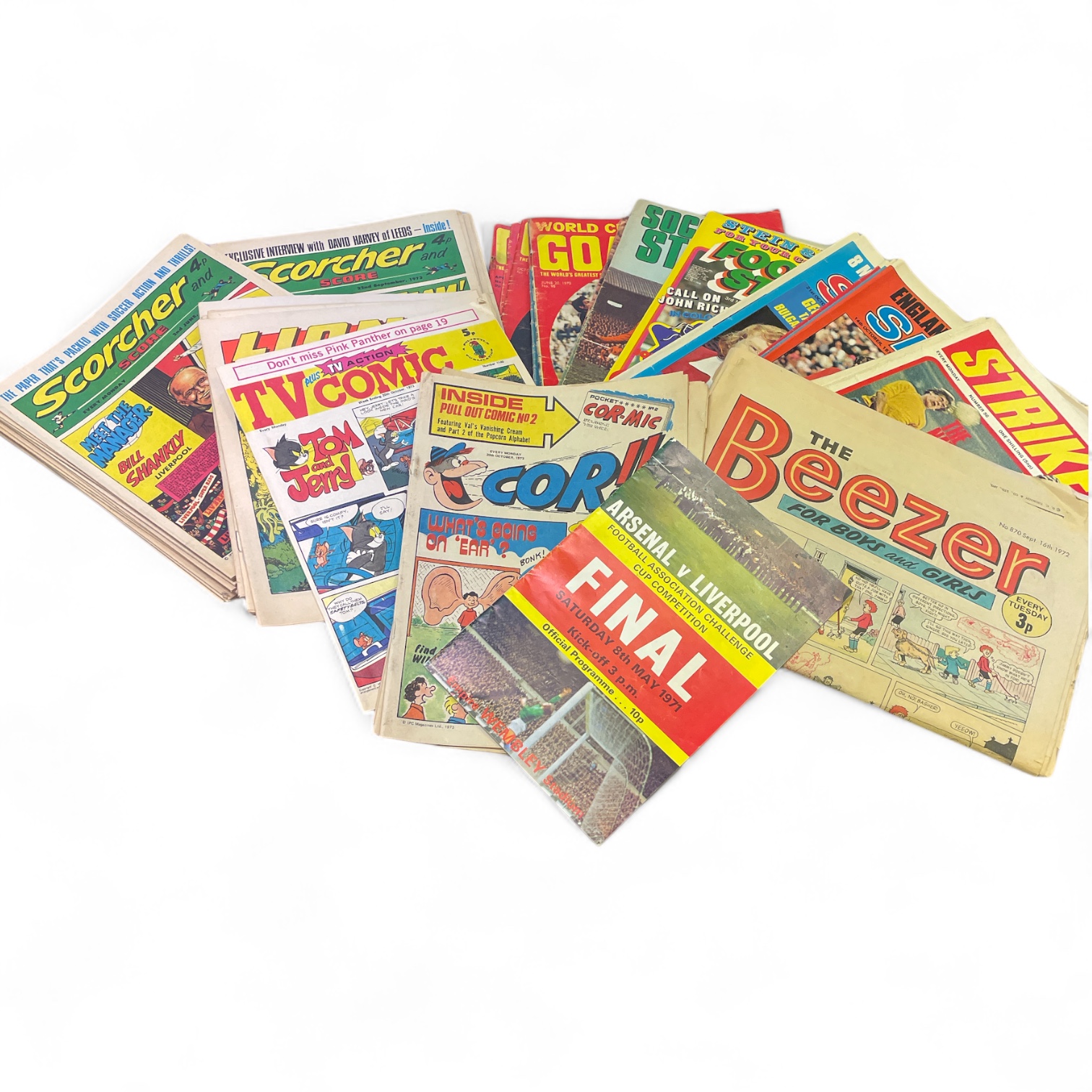 A collection of 1970s comics including Cor, Beano, Goal, Scorcher etc...