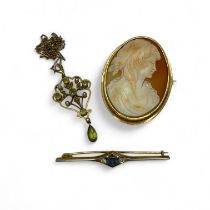 A collection of antique and vintage gold jewellery. Featuring a peridot and seed pearl set lavaliere
