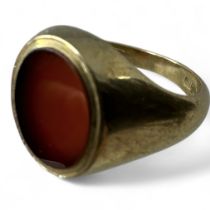 A 9ct gold Carnelian signet ring. Size N. Approximate weight 6.0 grams.