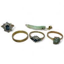 A small selection of jewellery to include a 9ct gold diamond and sapphire dress ring, size O; a