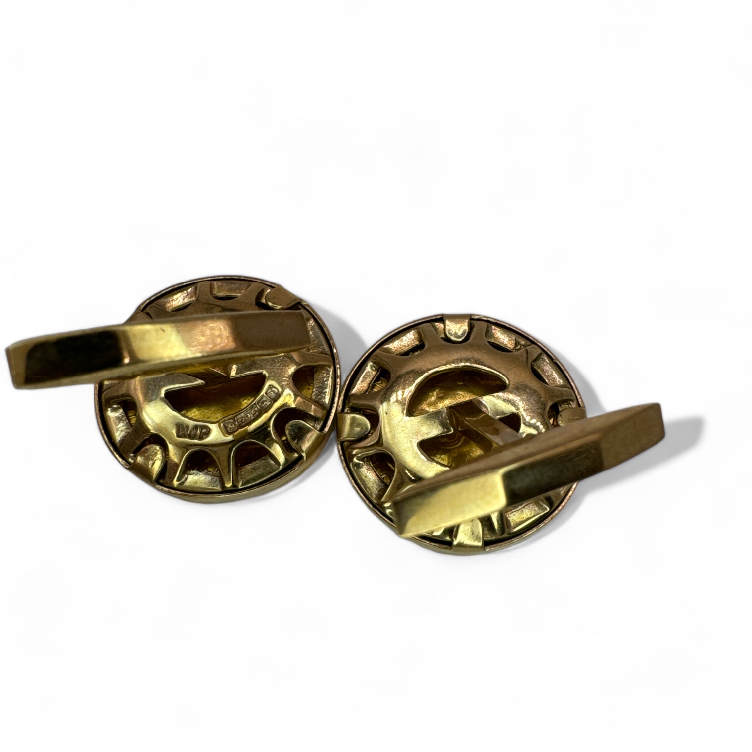 A pair of 9ct gold cufflinks, each set with an Edward VII gold half sovereign. dated 1907 and - Image 2 of 2