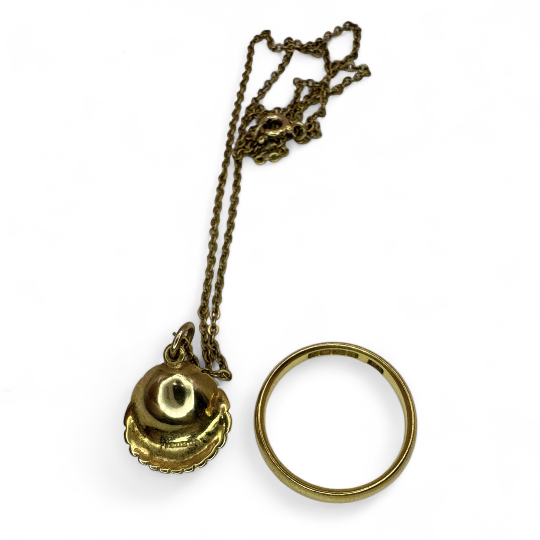 A 22ct gold band ring along with a cultured pearl set scallop shell pendant in 9ct gold on a 9ct - Image 2 of 2