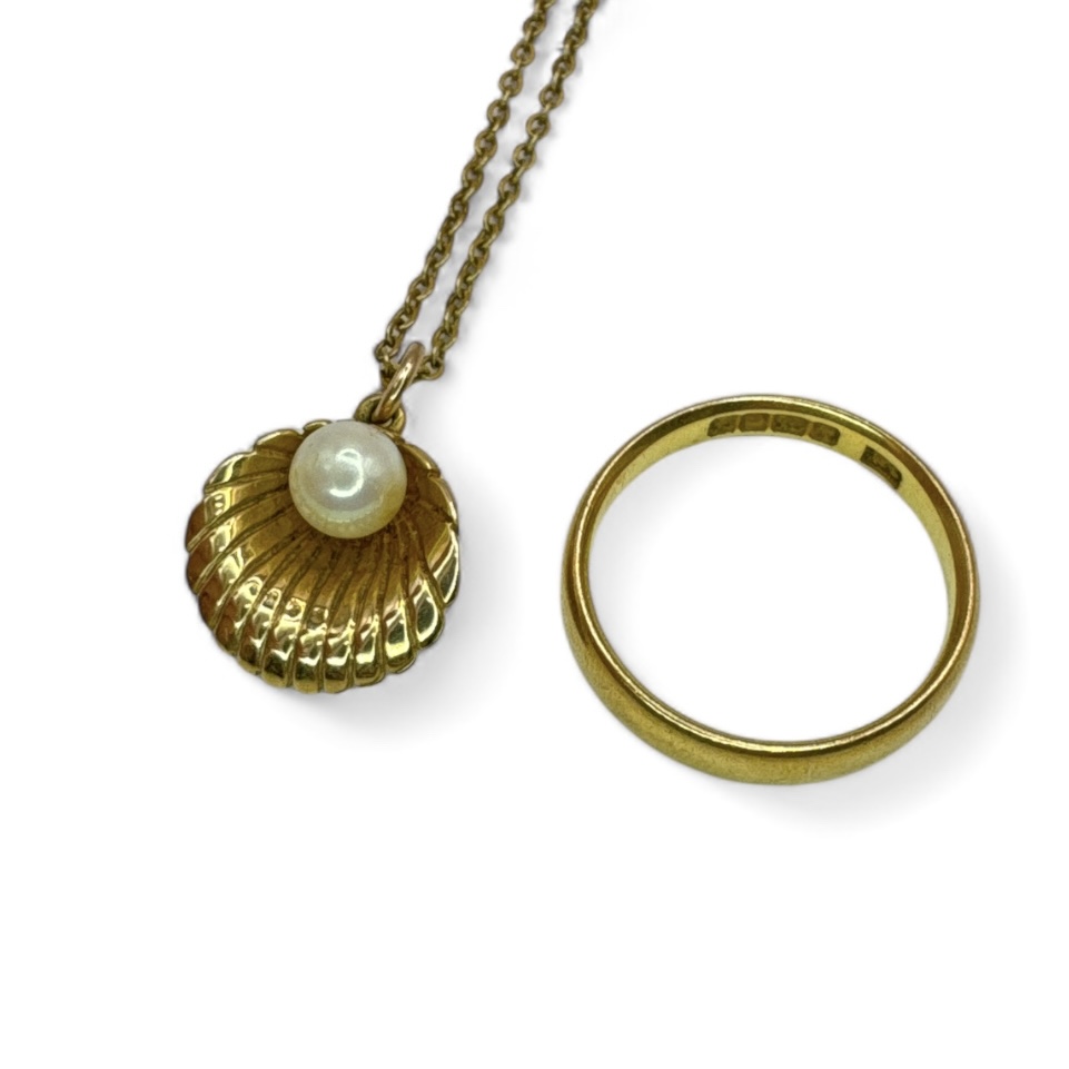 A 22ct gold band ring along with a cultured pearl set scallop shell pendant in 9ct gold on a 9ct