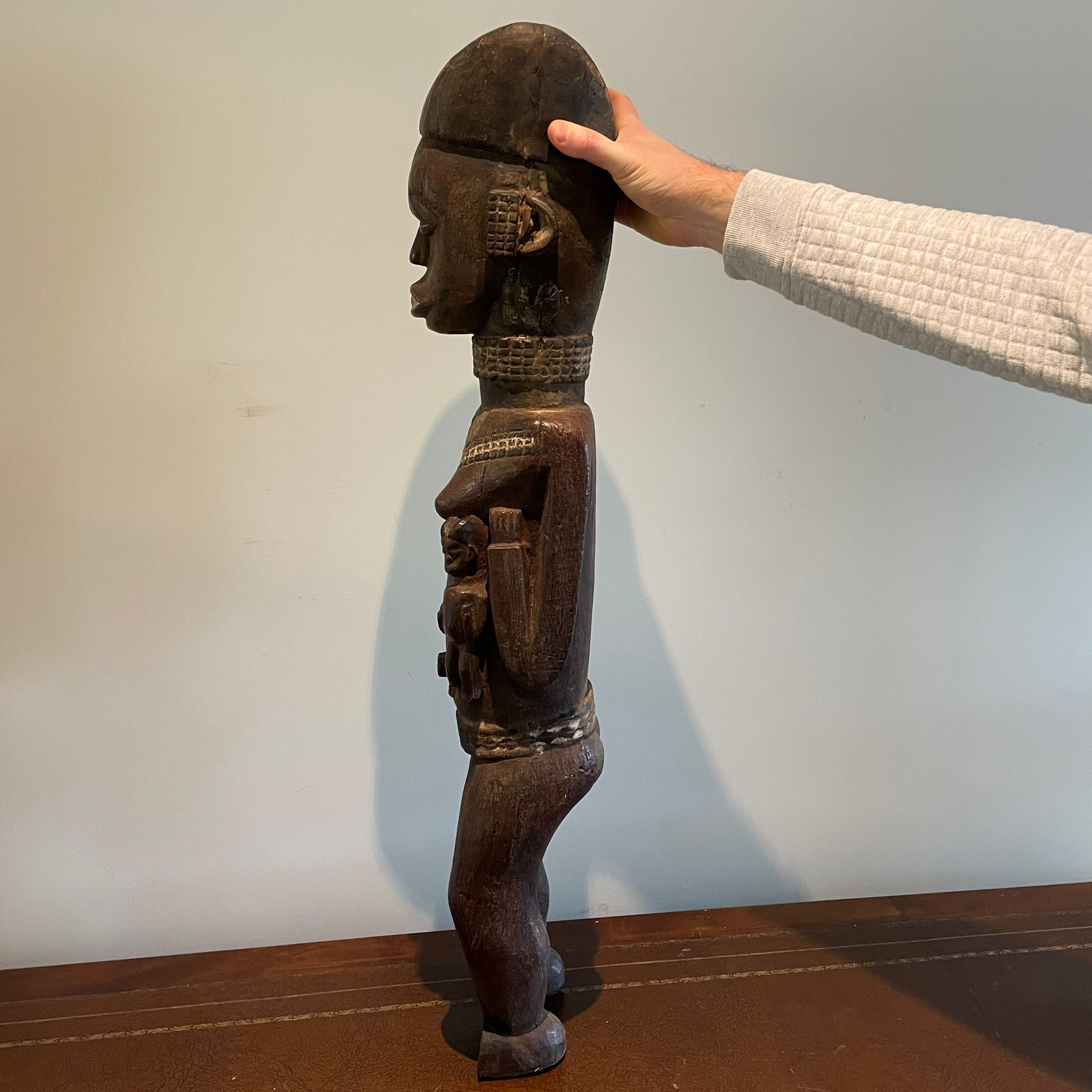 ***AWAY*** A carved African tribal standing figure with male child approximately 16cm by 15cm by - Image 2 of 4