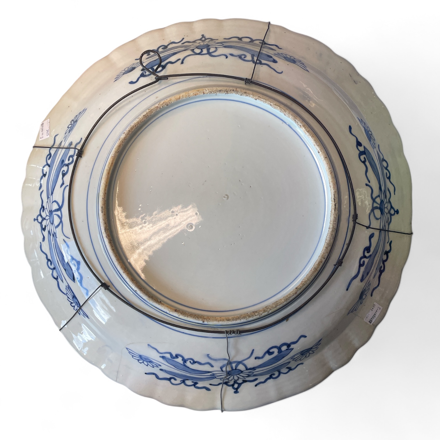 A large Japanese Imari Charger with lobbed rim and cartouche panels.  49cm diameter Firing crack - Image 2 of 2