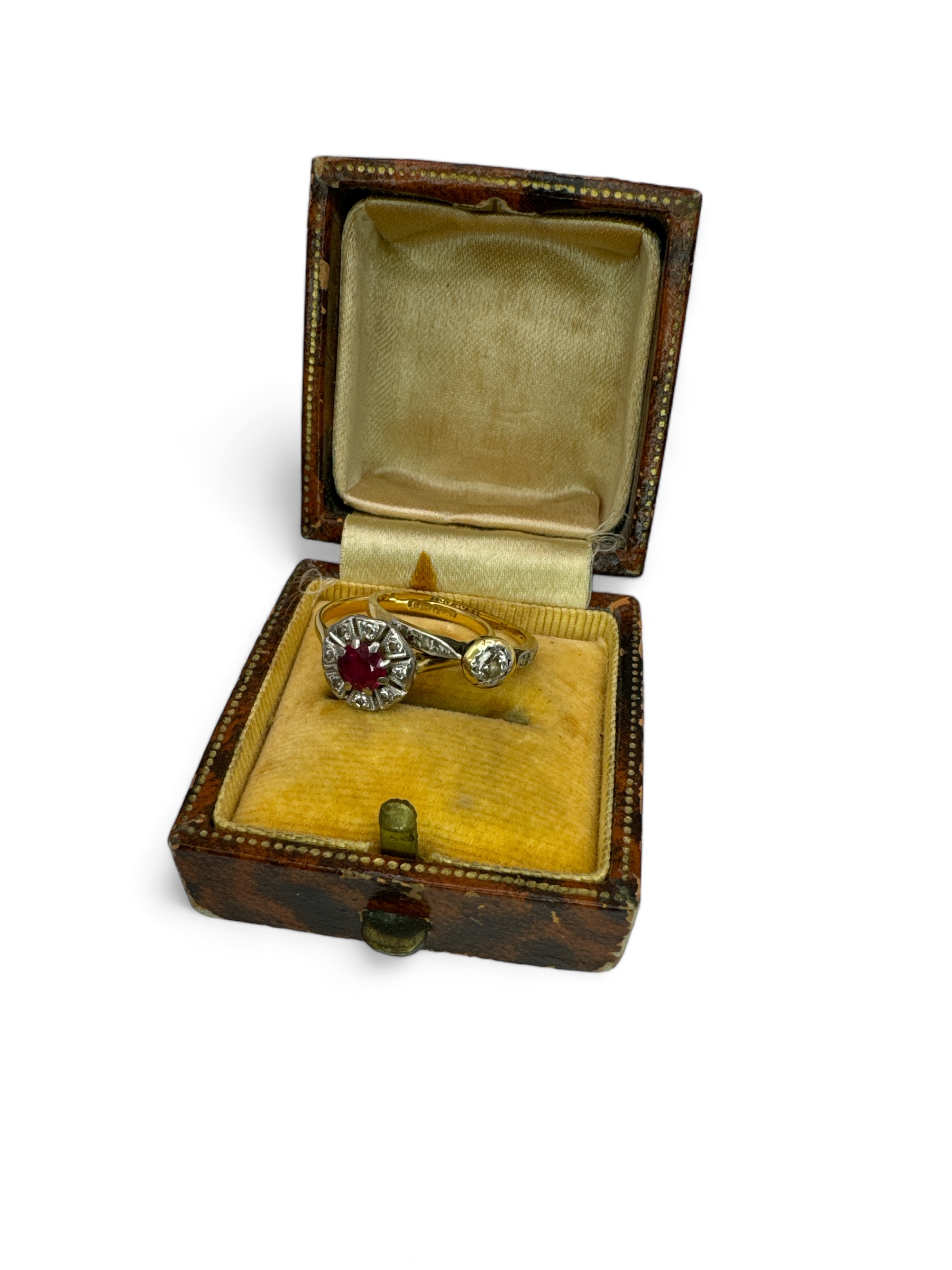 Two early 20th century diamond set rings, both marked as "18ct + Plat" and testing as gold. One a - Bild 2 aus 4
