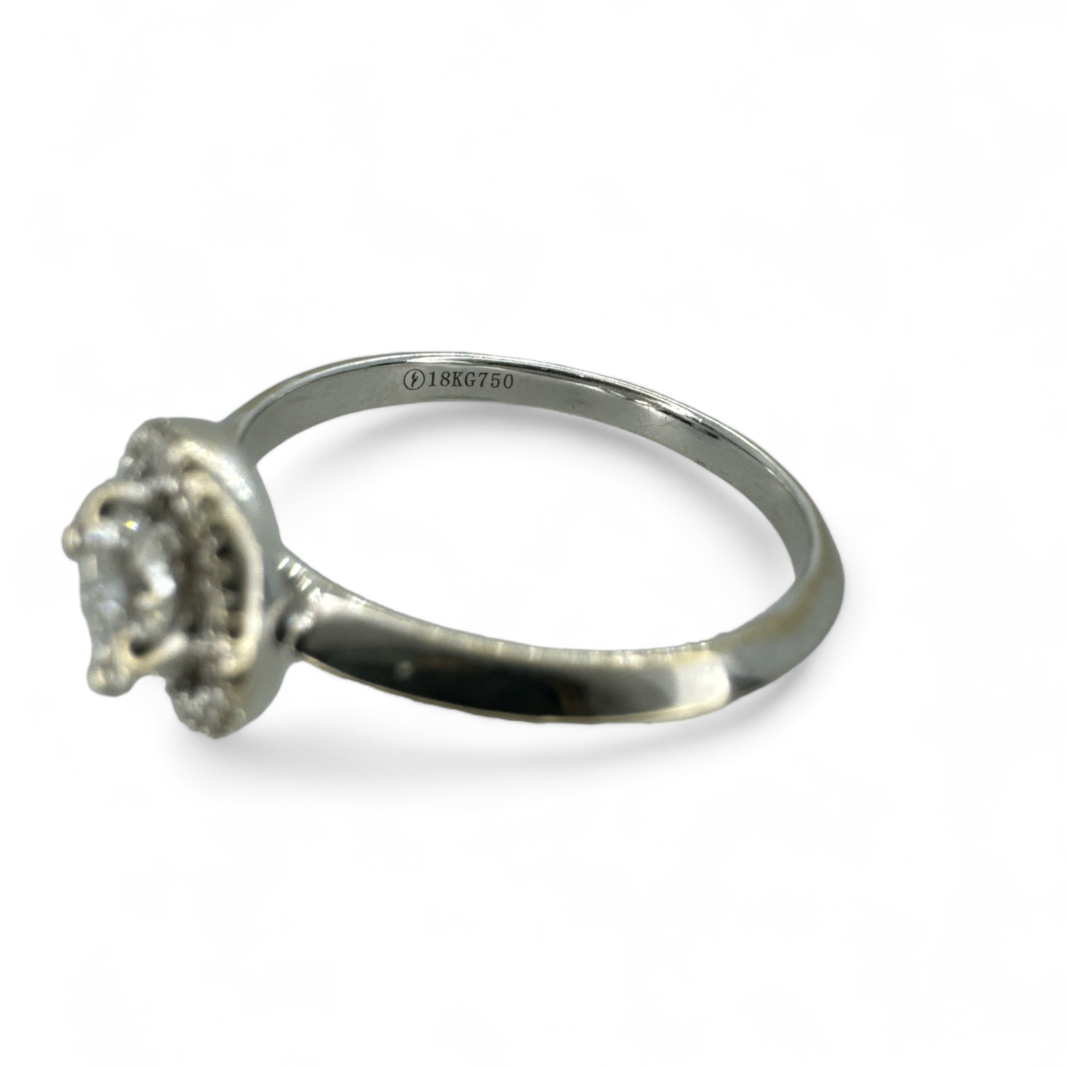 18ct white gold diamond ring, featuring a central solitaire effect invisible set group of four - Image 2 of 3