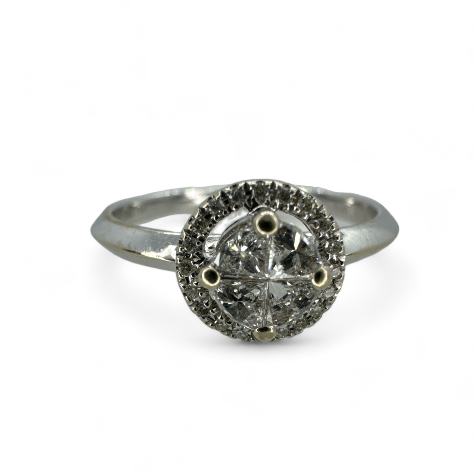 18ct white gold diamond ring, featuring a central solitaire effect invisible set group of four - Image 3 of 3